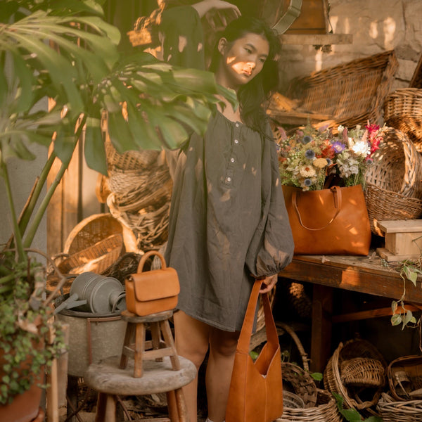 shopper-bag-filled-with-flowers