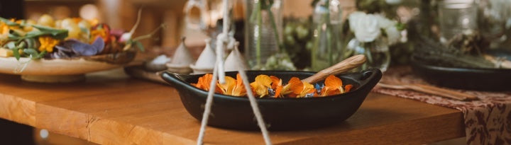 toxin-free-dinner-table-with-food