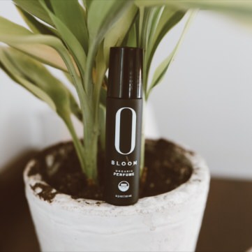 USDA-certified-organic-perfume-natural-living-toxin-free-glass-bottle