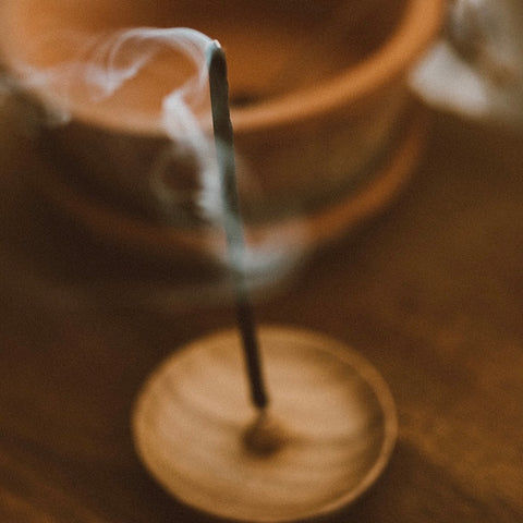 incense-natural-frankincense-walnut-wood-holder