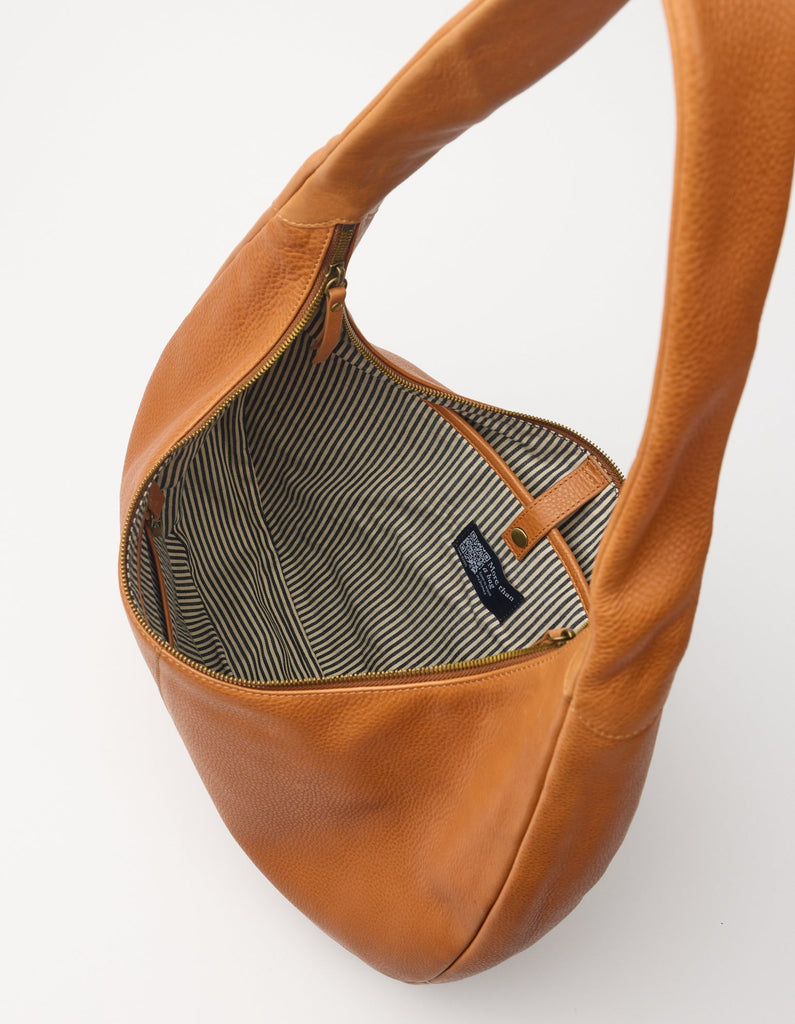 Inside of the Wild Oak leather laptop shoulder bag