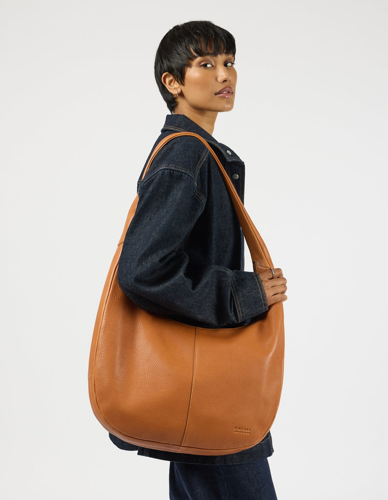 Model carrying the Wild Oak leather laptop shoulder bag