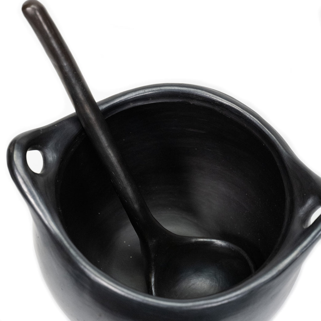 clay-cookware-soup-pot-with-ladel