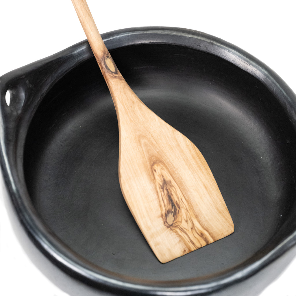 clay-cookware-stew-pot-olive-wood-spatula
