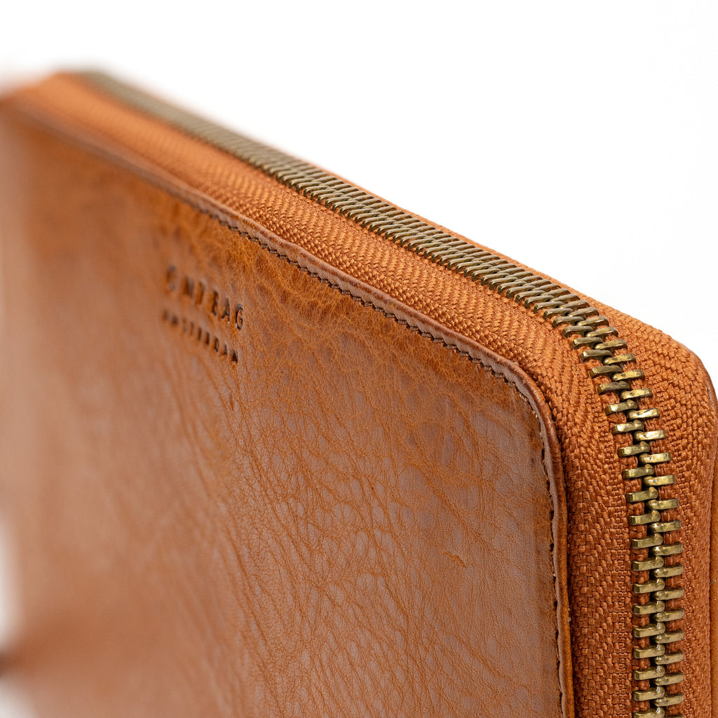 long-leather-wallet-zipper-view