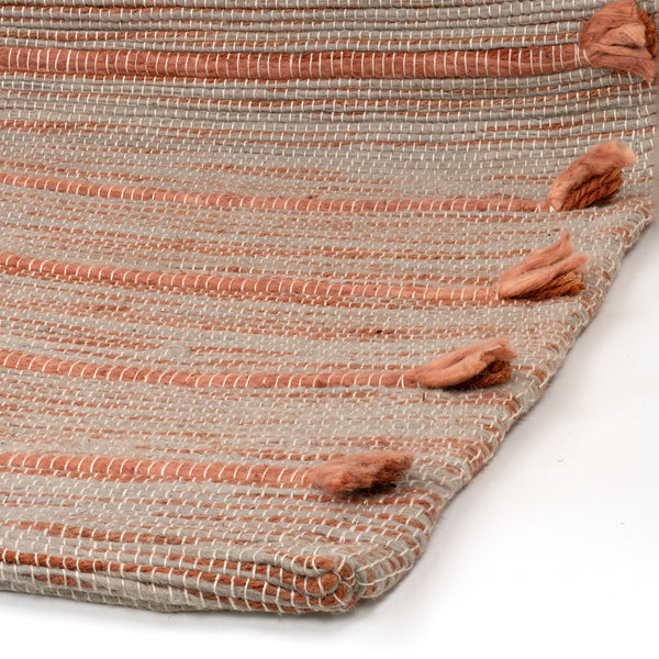 yoga-mat-red-corner-closeup